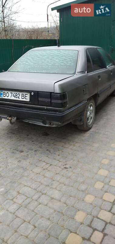 Седан Audi 100 1988 в Борщеве