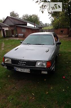 Седан Audi 100 1986 в Яворове