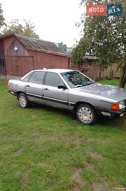 Седан Audi 100 1986 в Яворові