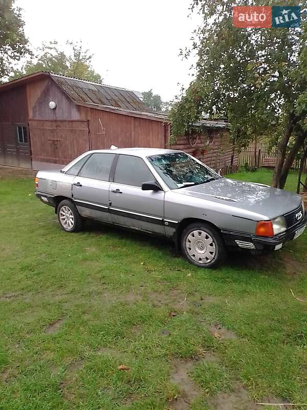 Седан Audi 100 1986 в 