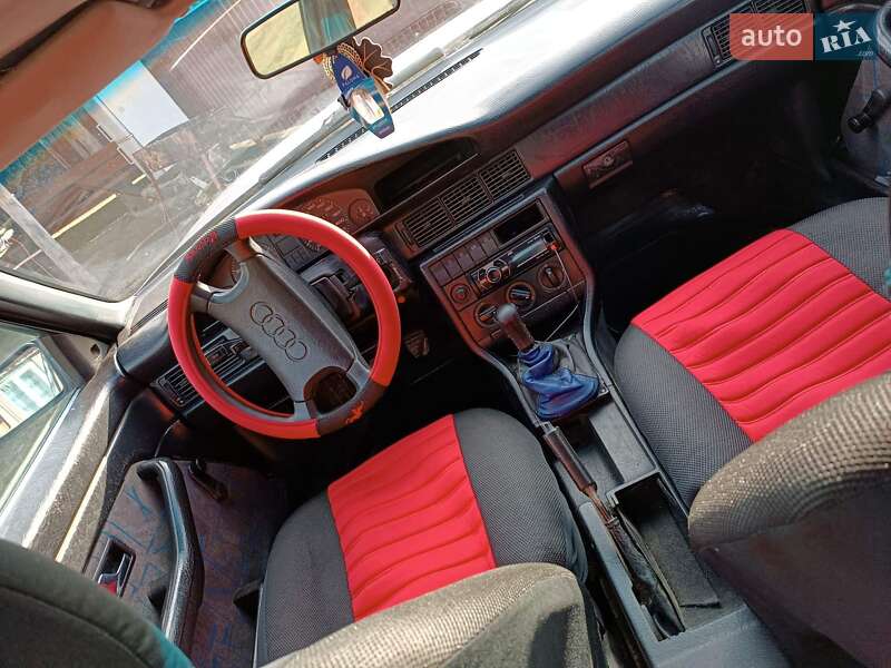 Седан Audi 100 1984 в Герці