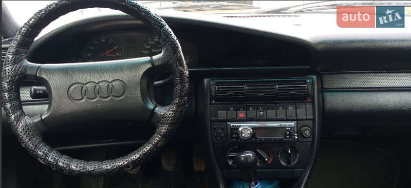 Седан Audi 100 1991 в Вижнице