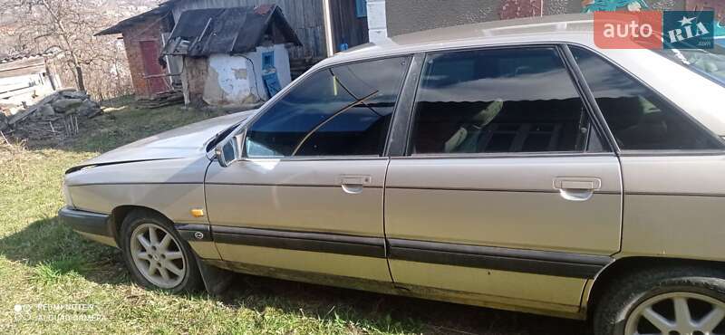 Седан Audi 100 1988 в Хотині