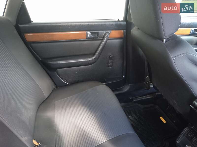 Седан Audi 100 1991 в Деражне