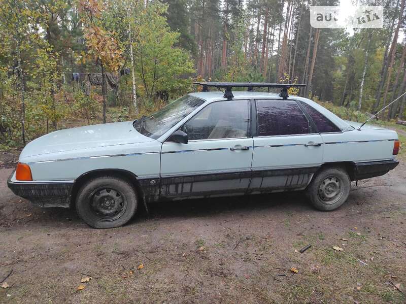 Седан Audi 100 1984 в Львові