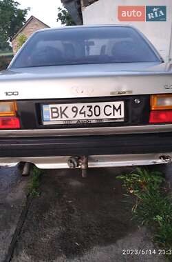 Седан Audi 100 1988 в Гощі