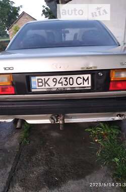 Седан Audi 100 1988 в Гощі