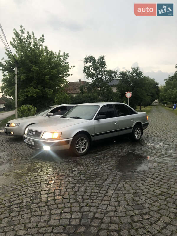 Седан Audi 100 1991 в Мукачево