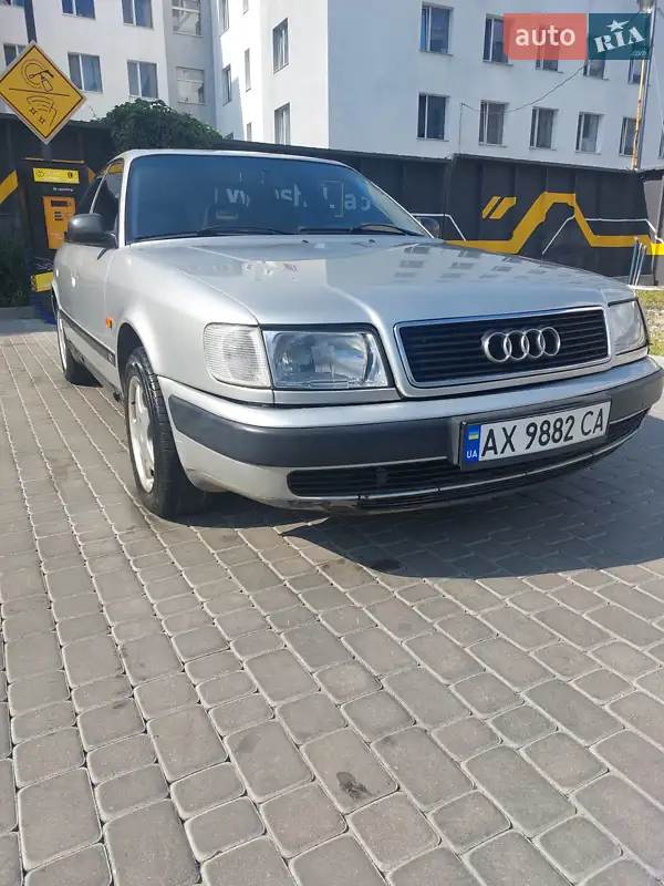 Audi 100