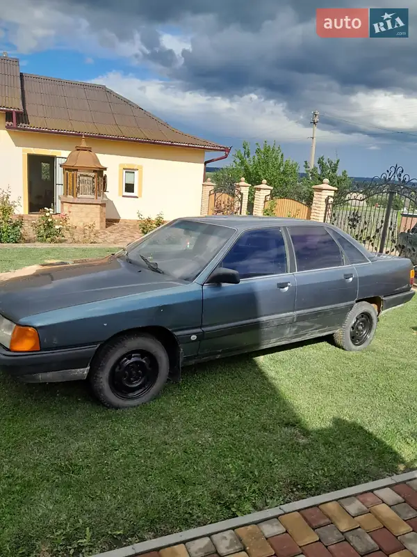 Audi 100