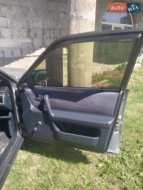 Седан Audi 100 1986 в Иршаве