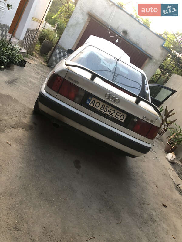 Седан Audi 100 1992 в Виноградове