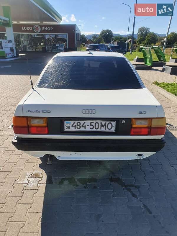 Седан Audi 100 1990 в Черновцах