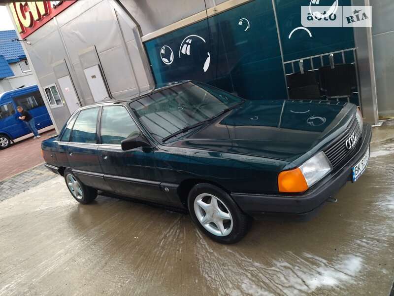 Седан Audi 100 1988 в Ровно