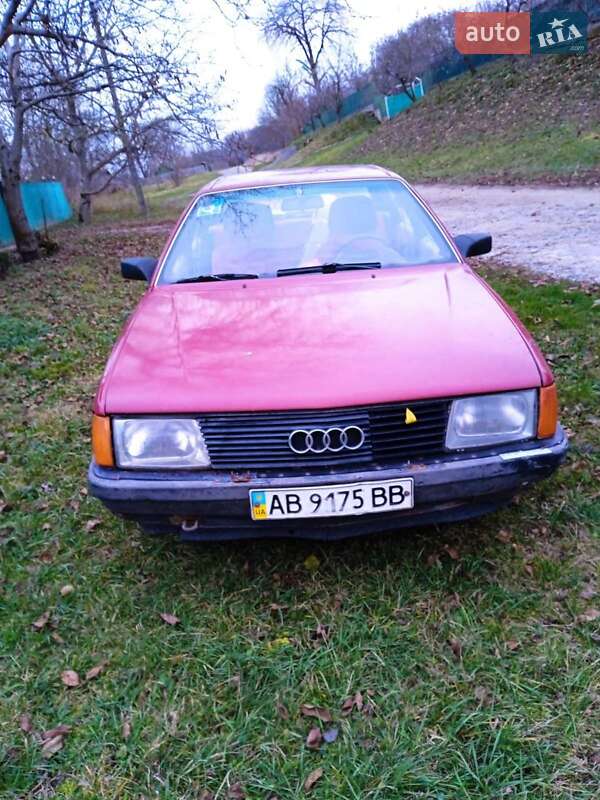 Седан Audi 100 1983 в Немирове