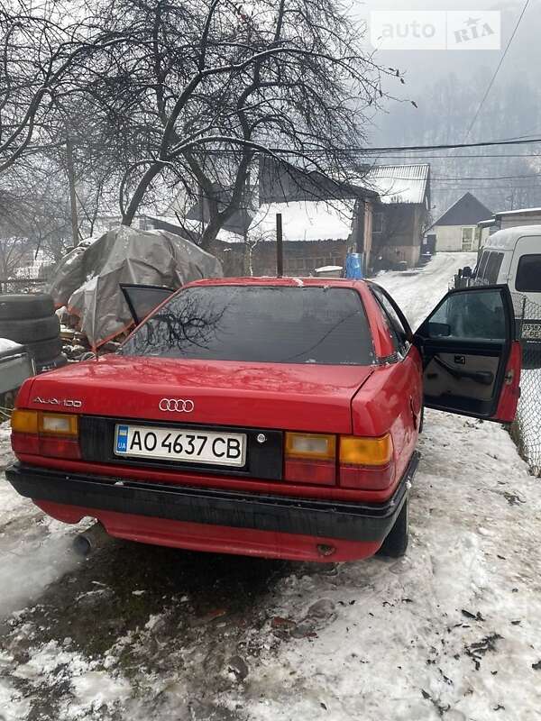 Седан Audi 100 1988 в Рахове