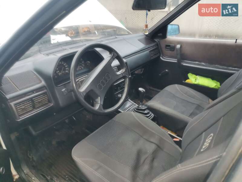 Седан Audi 100 1983 в Одессе