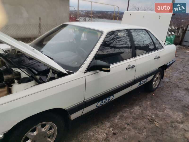 Седан Audi 100 1983 в Одессе