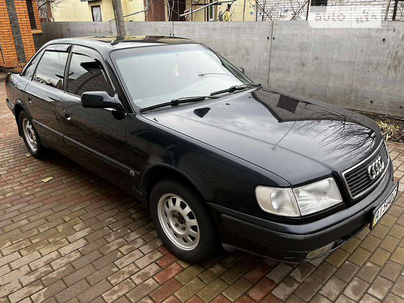 Седан Audi 100 1992 в Обухове