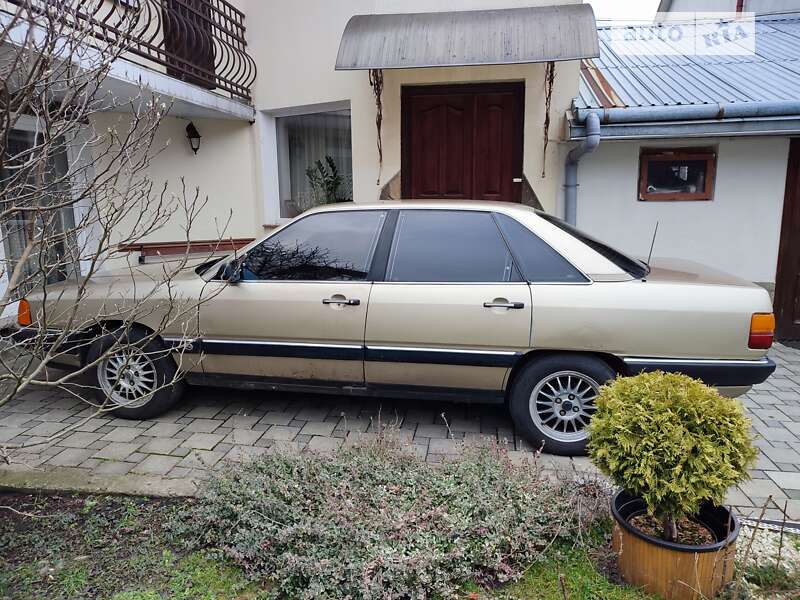 Седан Audi 100 1986 в Львове
