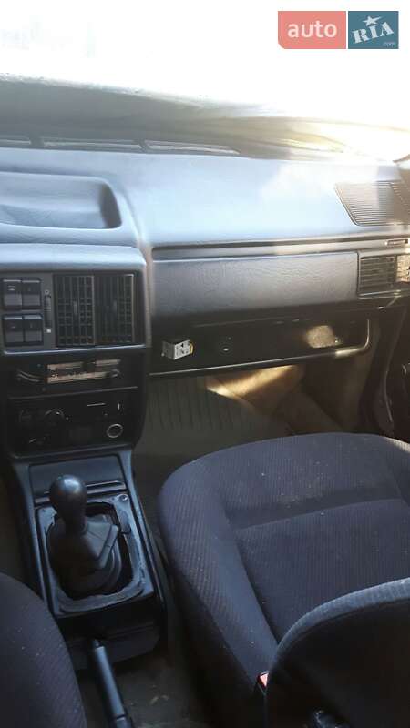 Седан Audi 100 1984 в Хусті