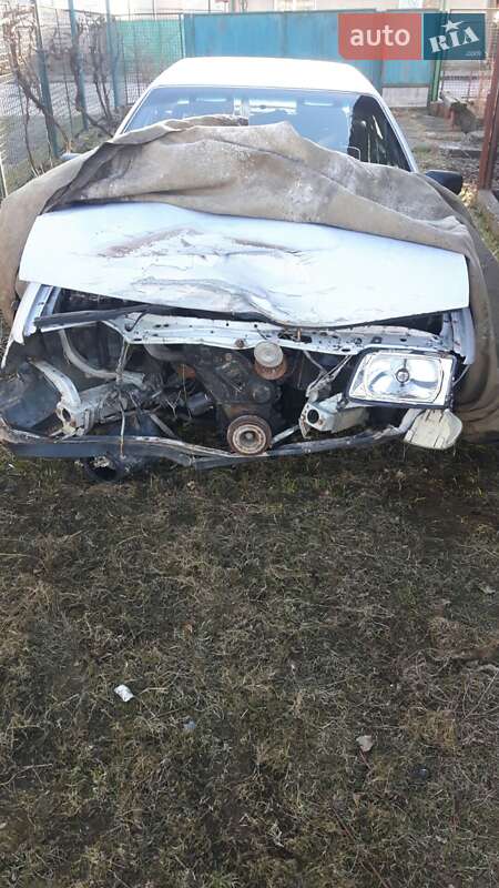 Седан Audi 100 1984 в Хусті