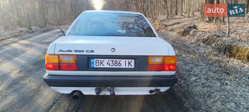 Седан Audi 100 1987 в Костополе