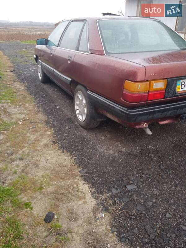 Седан Audi 100 1990 в Дубні