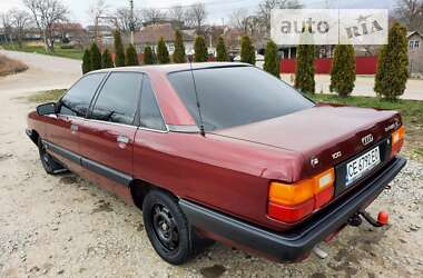 Седан Audi 100 1988 в Черновцах