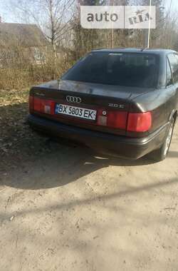 Седан Audi 100 1993 в Заречном