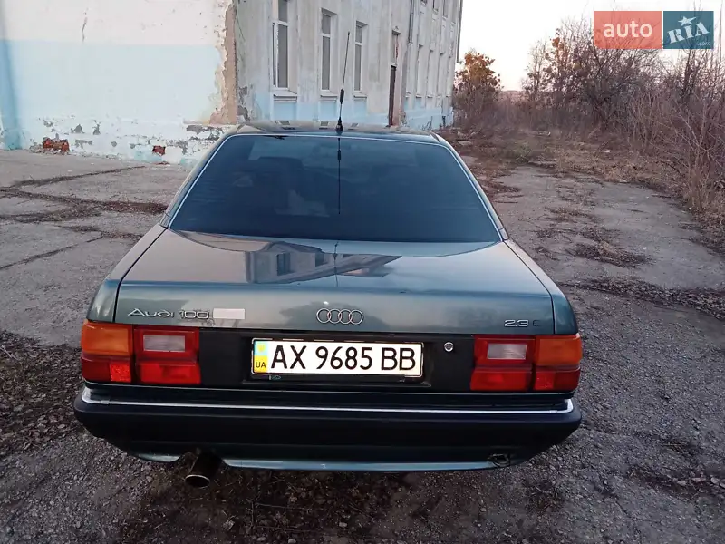 Audi 100