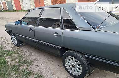 Седан Audi 100 1983 в Владимир-Волынском