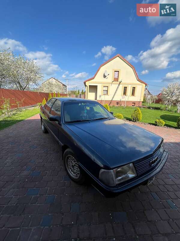 Седан Audi 100 1987 в Заречном