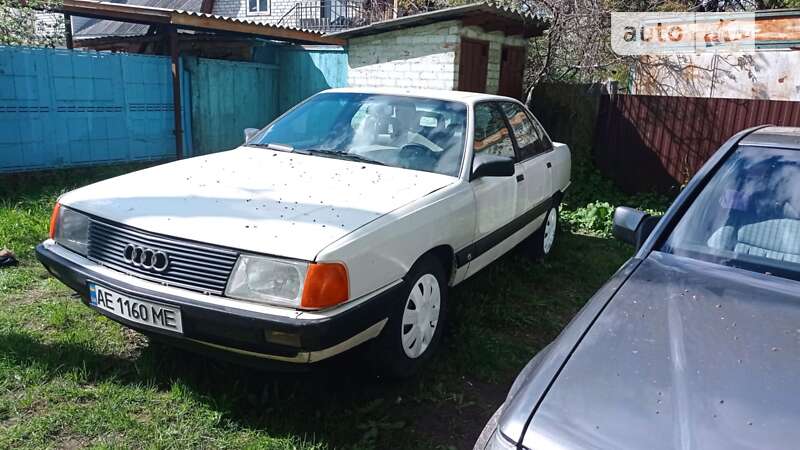 Седан Audi 100 1988 в Чернигове