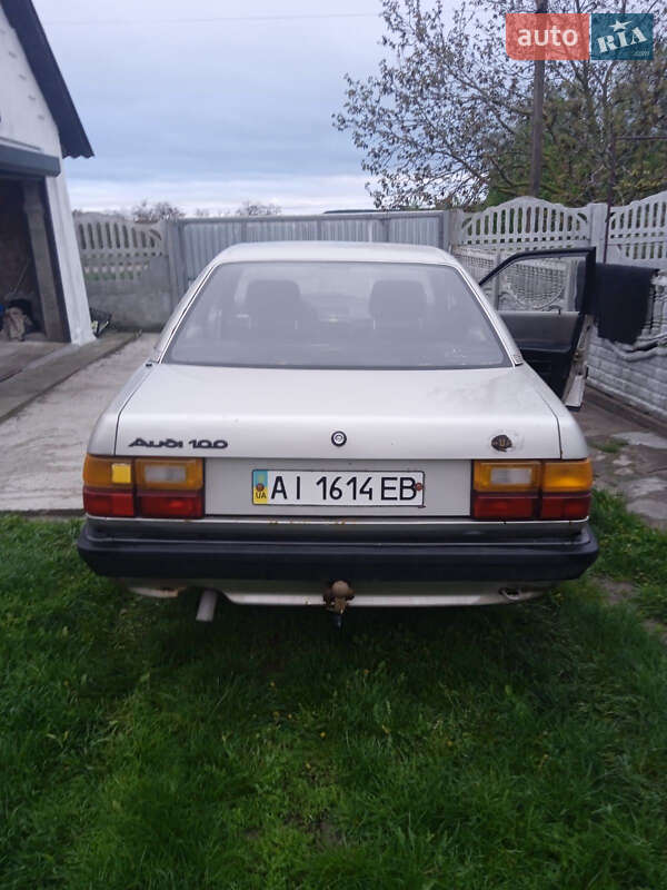 Седан Audi 100 1987 в Ставище