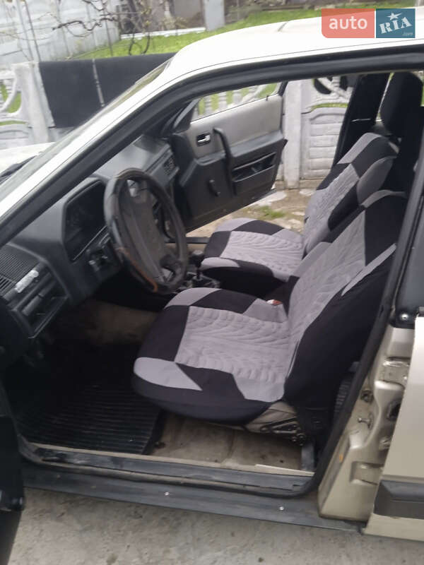 Седан Audi 100 1987 в Ставище
