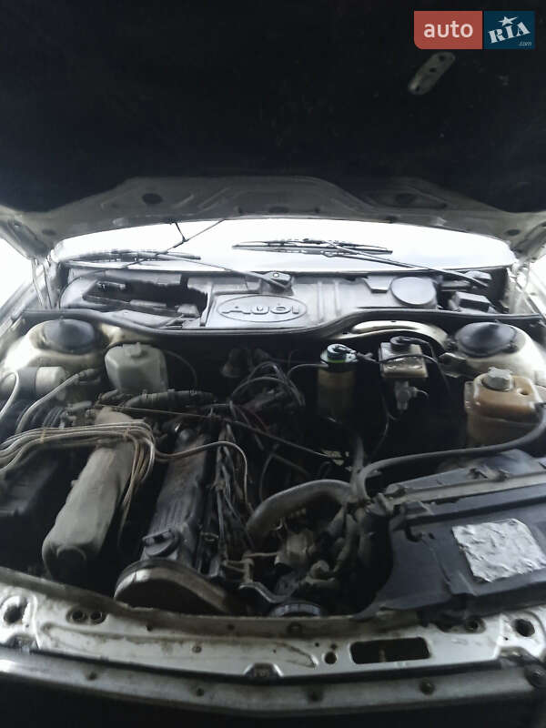 Седан Audi 100 1987 в Ставище