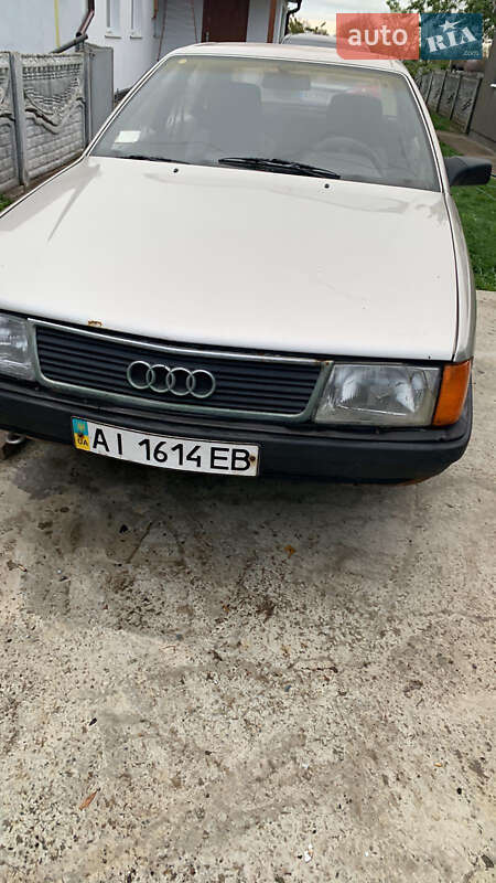 Седан Audi 100 1987 в Ставище