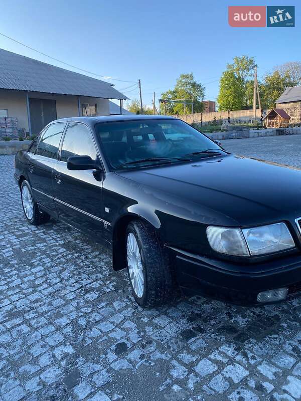 Седан Audi 100 1991 в Кельменцах