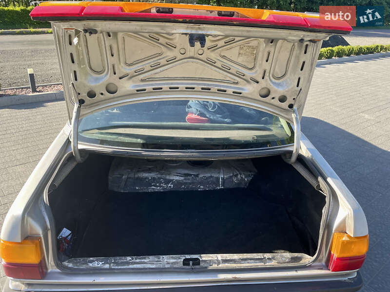 Седан Audi 100 1988 в Луцке