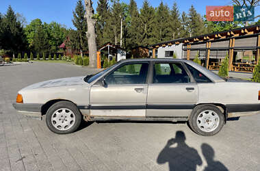 Седан Audi 100 1988 в Луцке