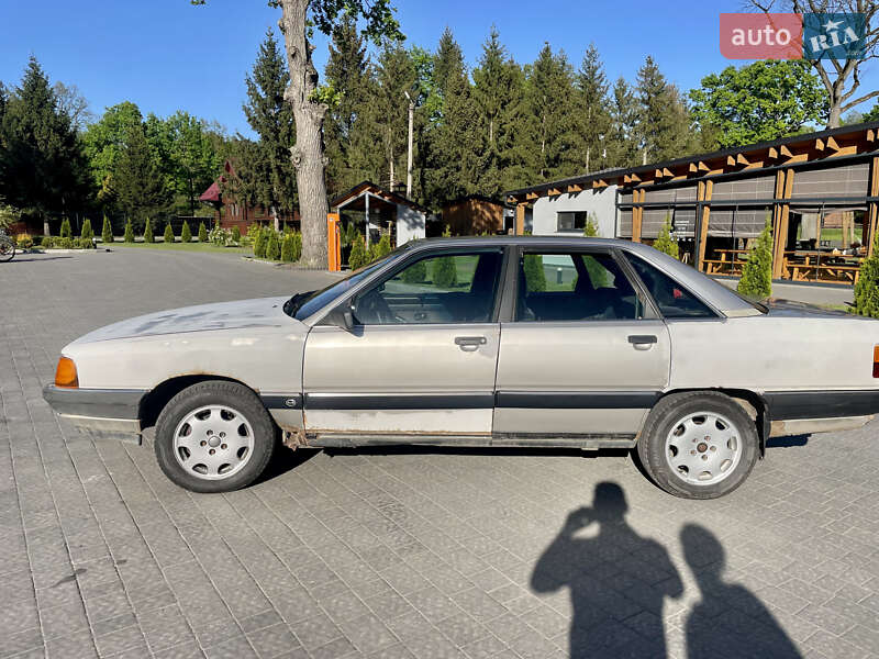 Седан Audi 100 1988 в Луцке