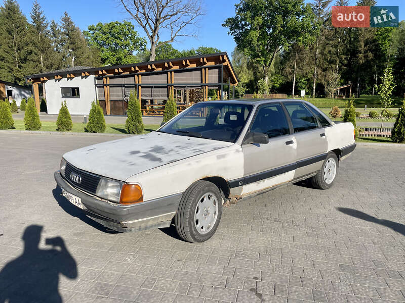 Седан Audi 100 1988 в Луцке