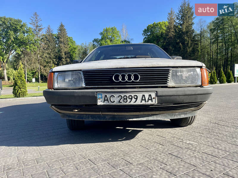 Седан Audi 100 1988 в Луцке