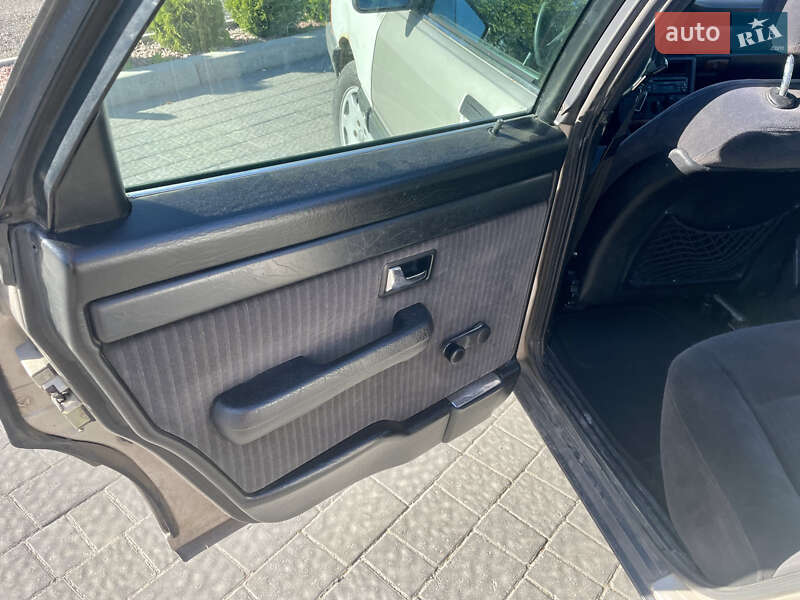 Седан Audi 100 1988 в Луцке