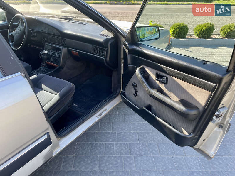 Седан Audi 100 1988 в Луцке