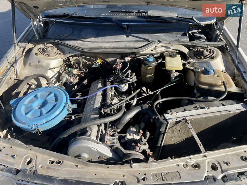Седан Audi 100 1988 в Луцке