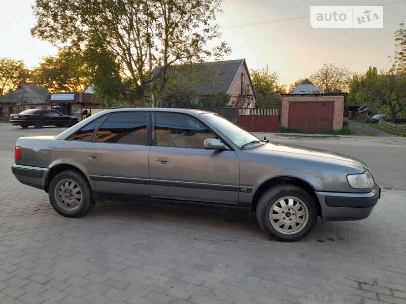 Седан Audi 100 1992 в Миргороді