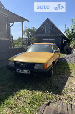 Седан Audi 100 1985 в Дубні