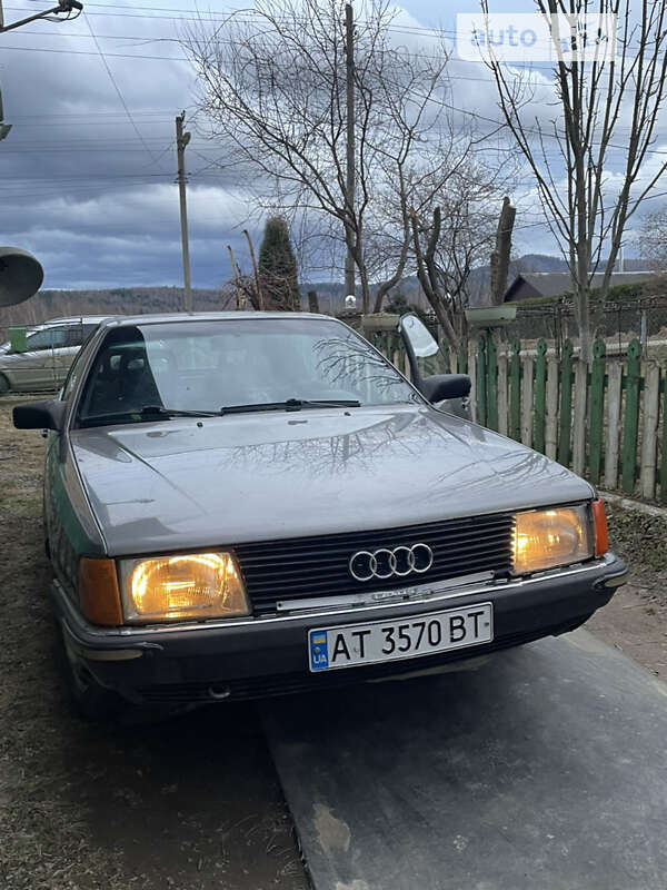 Седан Audi 100 1987 в Долині
